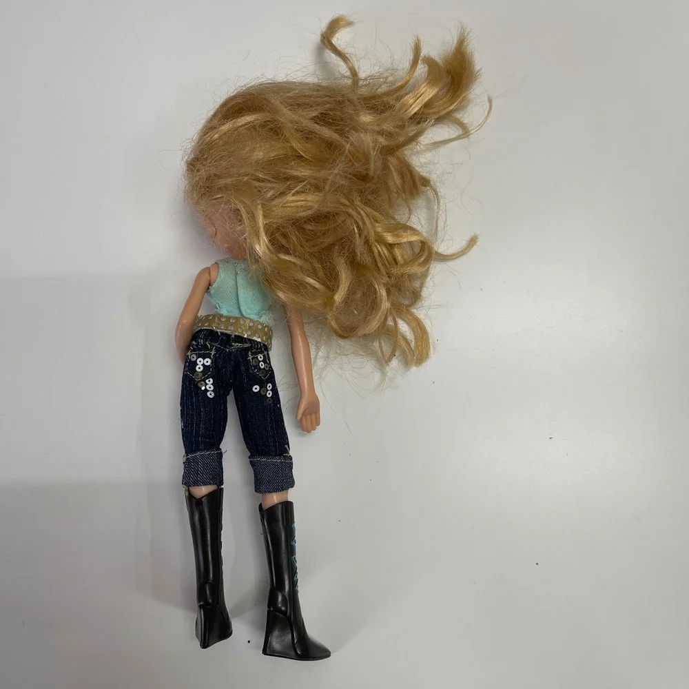 Bratz Cloe Doll 2006 Original Outfit &‎ Shoes, No Talking Base